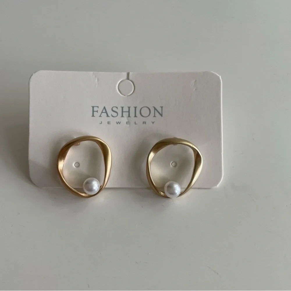 Set of 3 Fashion Earrings - Picture 3 of 4